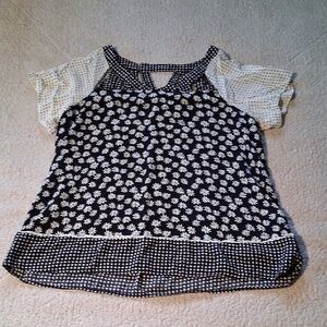 Tru Luxe Jeans Black and White Floral Blouse